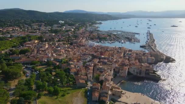 Vista aérea incrível sobre Saint Tropez na França — Vídeo de Stock