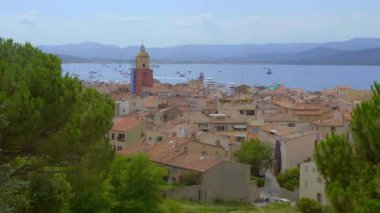 Saint Tropez tarihi bölgesinde hava manzarası
