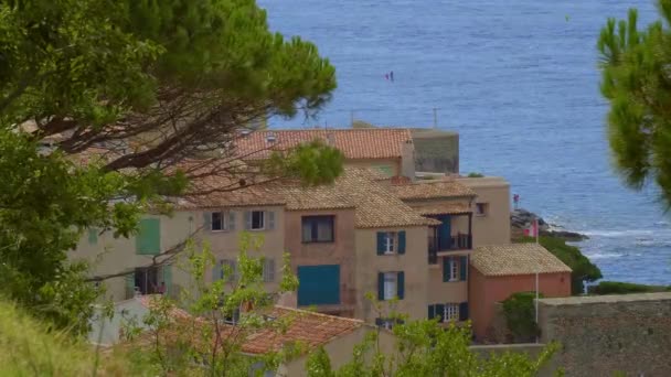 Letecký pohled na město Saint Tropez historické čtvrti — Stock video