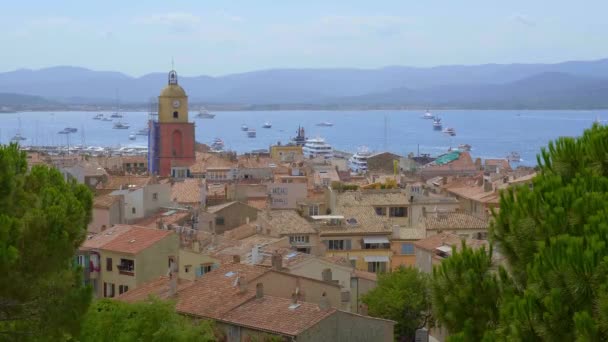 Vista aérea sobre a cidade de Saint Tropez bairro histórico — Vídeo de Stock