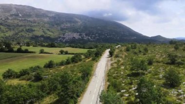 Fransız Alpleri üzerinde inanılmaz bir hava manzarası.