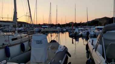 Akşamları Saint Maxime Limanı - St. MAXIME, FRANCE - 13 Temmuz 2020