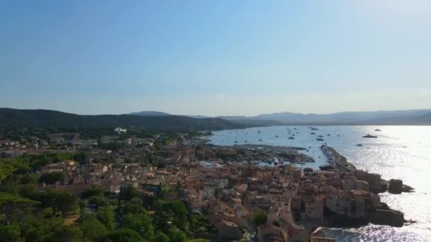 Καταπληκτική εναέρια θέα πάνω από το Saint Tropez στη Γαλλία — Αρχείο Βίντεο