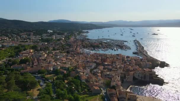 Καταπληκτική εναέρια θέα πάνω από το Saint Tropez στη Γαλλία — Αρχείο Βίντεο