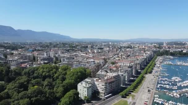 Vista de Aeial sobre el lago de Ginebra en Suiza — Vídeos de Stock