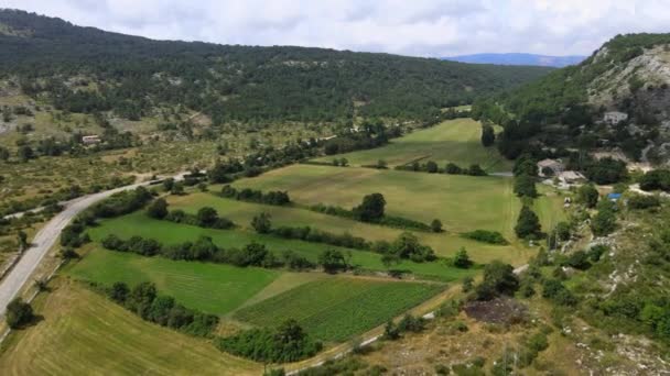 Prachtig uitzicht vanuit de lucht over de Franse Alpen — Stockvideo