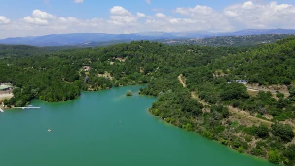 Pohled na jezero Sainte Croix ve francouzských Alpách ve Verdonském kaňonu — Stock video