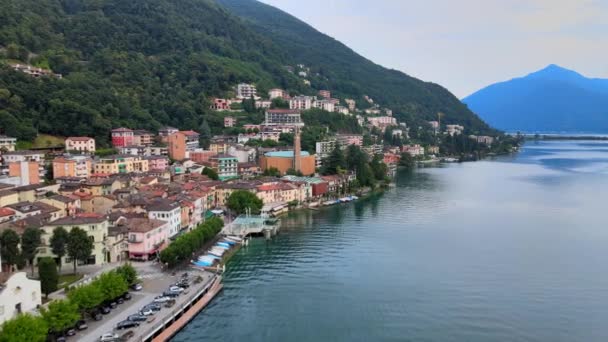 Lugano Gölü 'ndeki Campione Köyü. — Stok video