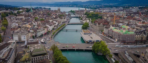 Atemberaubende Luftaufnahme über der Stadt Zürich in der Schweiz — Stockfoto