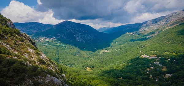 Vue aérienne sur les Alpes françaises - paysage impressionnant — Photo