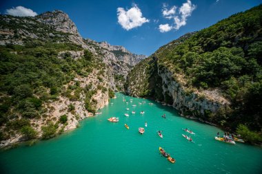 Fransa 'nın Verdon Nehri' ndeki tekneler - ünlü simge