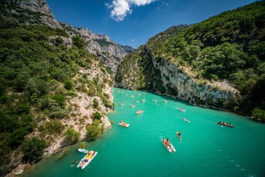 Fransa 'nın Verdon Nehri' ndeki tekneler - ünlü simge