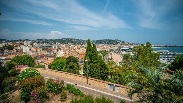 Veduta aerea sulla città di Cannes nella riviera francese — Foto Stock