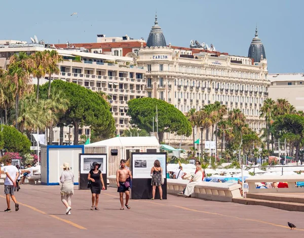 Människor Går Längs Croisette Promenade Cannes Cannes Frankrike Juli 2020 — Stockfoto