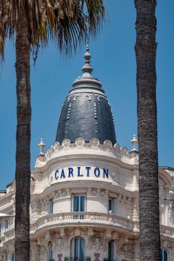 Cannes 'daki ünlü Carlton Oteli - CANNES, FRANCE - 12 Temmuz 2020