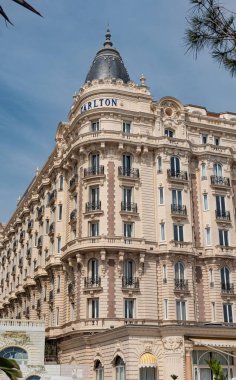 Cannes 'daki ünlü Carlton Oteli - CANNES, FRANCE - 12 Temmuz 2020
