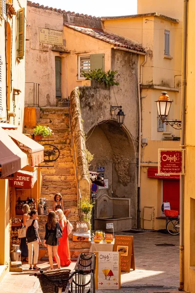 Typowy Widok Zabytkowej Dzielnicy Saint Tropez Miasto Tropez Francja Lipiec — Zdjęcie stockowe