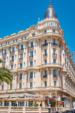 Cannes 'daki ünlü Carlton Oteli - CANNES, FRANCE - 12 Temmuz 2020