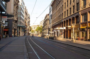 Corona ve Covid 19 zamanlarında Cenevre şehir merkezinde boş sokaklar - GENEVA, SWitzERLAND - 8 Temmuz 2020