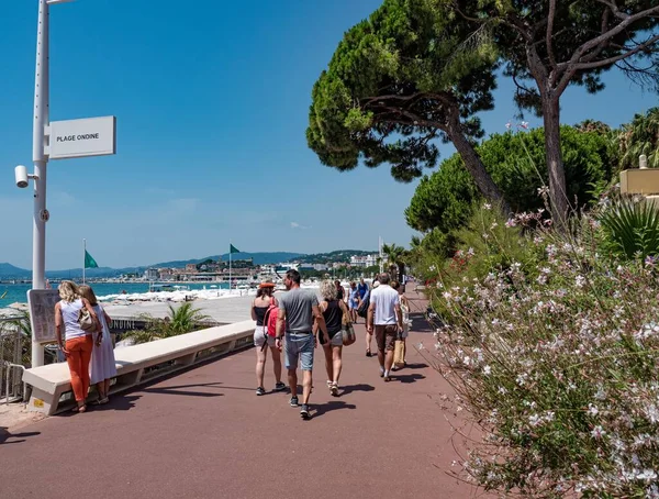 Människor Går Längs Croisette Promenade Cannes Cannes Frankrike Juli 2020 — Stockfoto