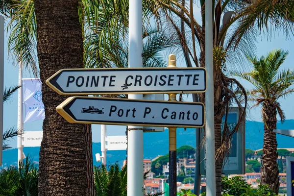 Panneaux Direction Dans Ville Cannes France Photographie Voyage — Photo