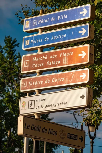 尼斯市的方向标志 法国尼斯 2020年7月10日 — 图库照片