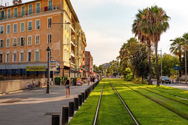 Nice 'in merkezindeki tramvay rayları - Güzel, FRANCE - 10 Temmuz 2020
