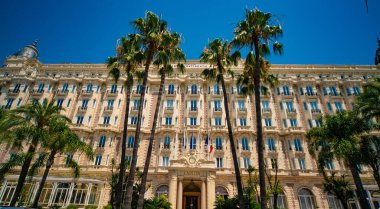Cannes 'daki ünlü Carlton Oteli - CANNES, FRANCE - 12 Temmuz 2020
