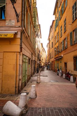 Nice 'in tarihi semti renkli binalarıyla - Güzel, FRANCE - 10 Temmuz 2020