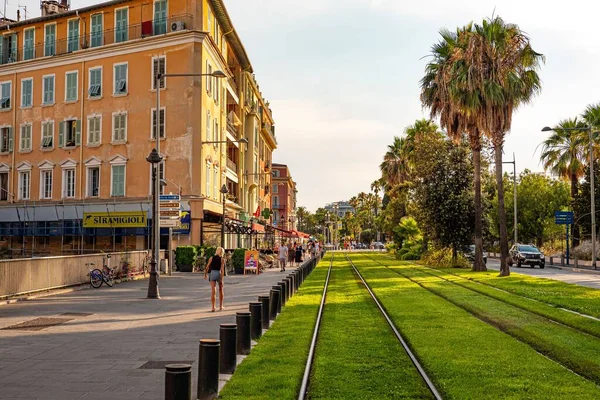 Nice 'in merkezindeki tramvay rayları - Güzel, FRANCE - 10 Temmuz 2020