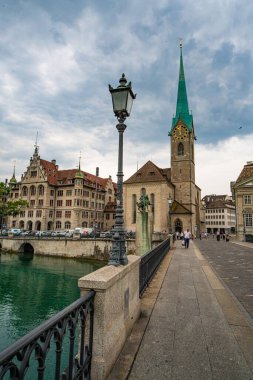 Zürih İsviçre 'de sokak manzarası - ZURICH, SWitzERLAND - 15 Temmuz 2020