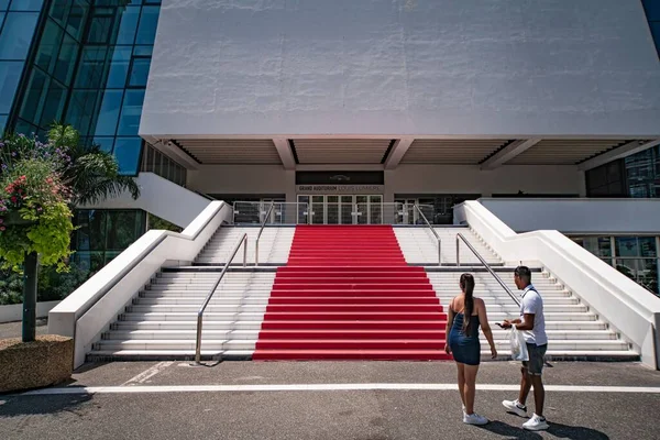 Cannes 'daki Festival Sarayı' nda kırmızı halı ve Kongre Merkezi - CANNES, FRANCE - 12 Temmuz 2020