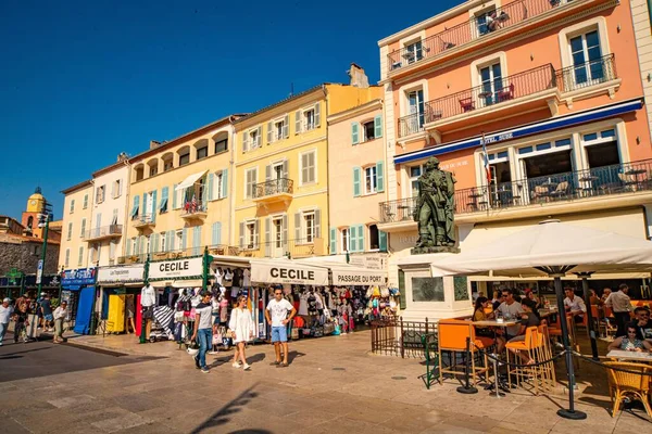 サントロペ市内を歩く観光客 Tropez France 2020年7月13日 — ストック写真