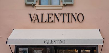 Saint Tropez 'deki Valentino Mağazası - St. TROPEZ, FRANCE - 13 Temmuz 2020