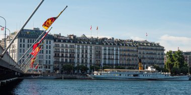 İsviçre 'nin Cenevre şehrindeki lüks mağazalar - GENEVA, SWitness ZERLAND - 8 Temmuz 2020
