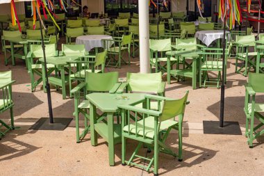 Cannes 'daki boş sokak kafesi Covid-19 - CANNES, FRANCE - 12 Temmuz 2020