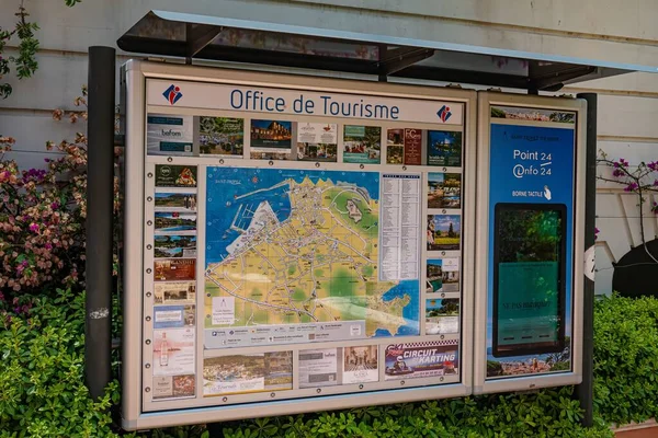 2020年7月13日 法国圣特罗维茨 Tropez旅游局地图 — 图库照片