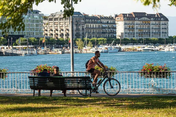Sviçre Nin Cenevre Şehrinde Bisiklet Sürmek Geneva Switzerland Temmuz 2020 — Stok fotoğraf