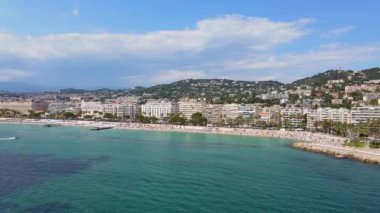 The Riviera of Cannes - Croisette 'deki Beaches ve Seafront üzerinde hava manzarası. Yüksek kalite 4k görüntü