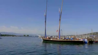 İsviçre 'nin Cenevre şehrinde Cenevre Gölü - GENEVA, SWitzERLAND - 8 Temmuz 2020