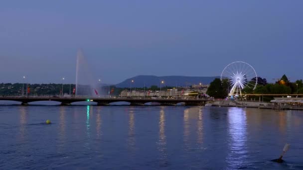 夜のジュネーヴ湖のパノラマビュー- GENEVA, Switzerland - 2020年7月8日 — ストック動画