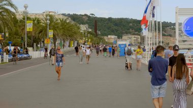 Nice 'deki gezinti alanı yazın popüler bir yerdir. 10 Temmuz 2020' de New York City of Nice 'de.