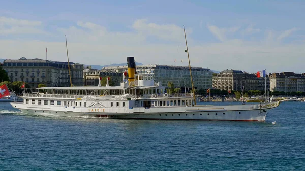 Cidade de Genebra e Lago de Genebra na Suíça - GENEVA, SUÍÇA - 8 de julho de 2020 — Fotografia de Stock