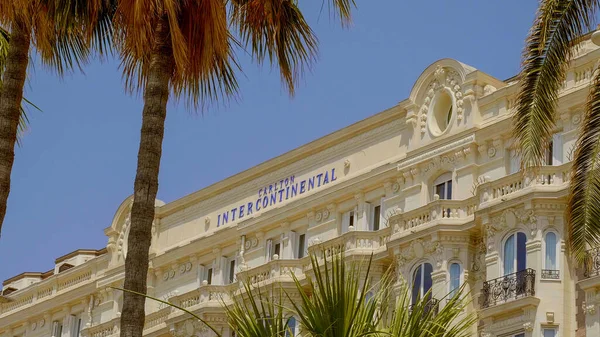 Slavný Carlton Hotel v Cannes - CITY OF CANNES, FRANCIE - 12. června 2020 — Stock fotografie
