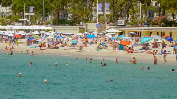 The famous beach of Cannes at the Croisette in summer - CITY OF CANNES, FRANCE - JULY 12, 2020 — Stock Photo, Image