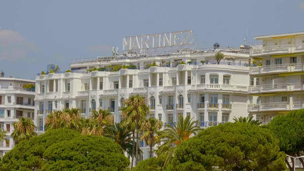 Hotel Martinez Cannes-ban - CANNES városa, Franciaország - 2020. július 12. — Stock Fotó