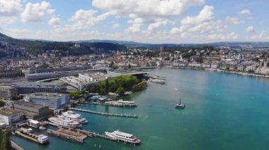 İsviçre 'deki Lucerne Gölü' nün önü. Seyahat görüntüleri.