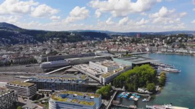 İsviçre 'deki Lucerne şehrinin üzerinde uçuş - seyahat görüntüleri