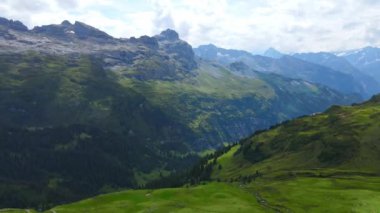 Melchsee Frutt 'taki İsviçre Alpleri - seyahat görüntüleri