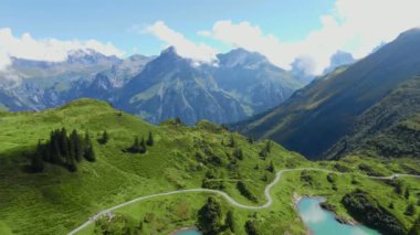 İsviçre Alplerinde tatil için harika bir yer - hava manzarası - seyahat görüntüleri